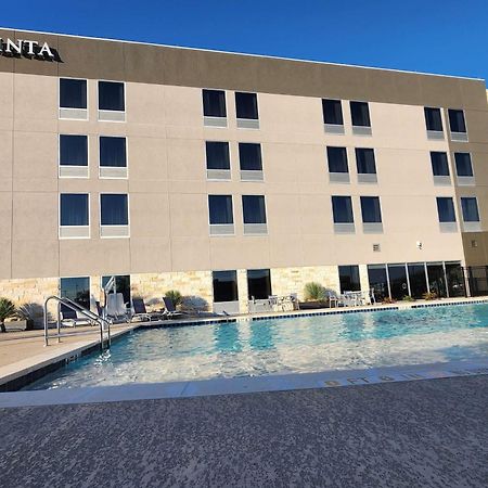 La Quinta Inn & Suites By Wyndham Del Rio Bagian luar foto