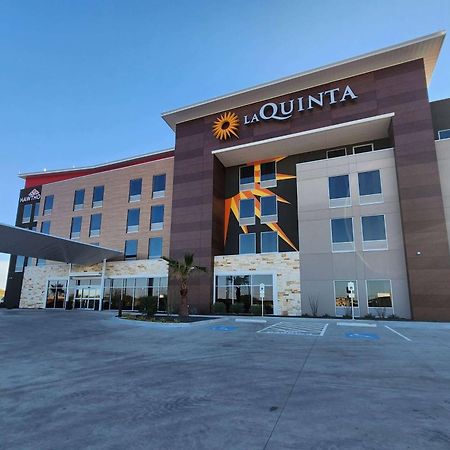 La Quinta Inn & Suites By Wyndham Del Rio Bagian luar foto