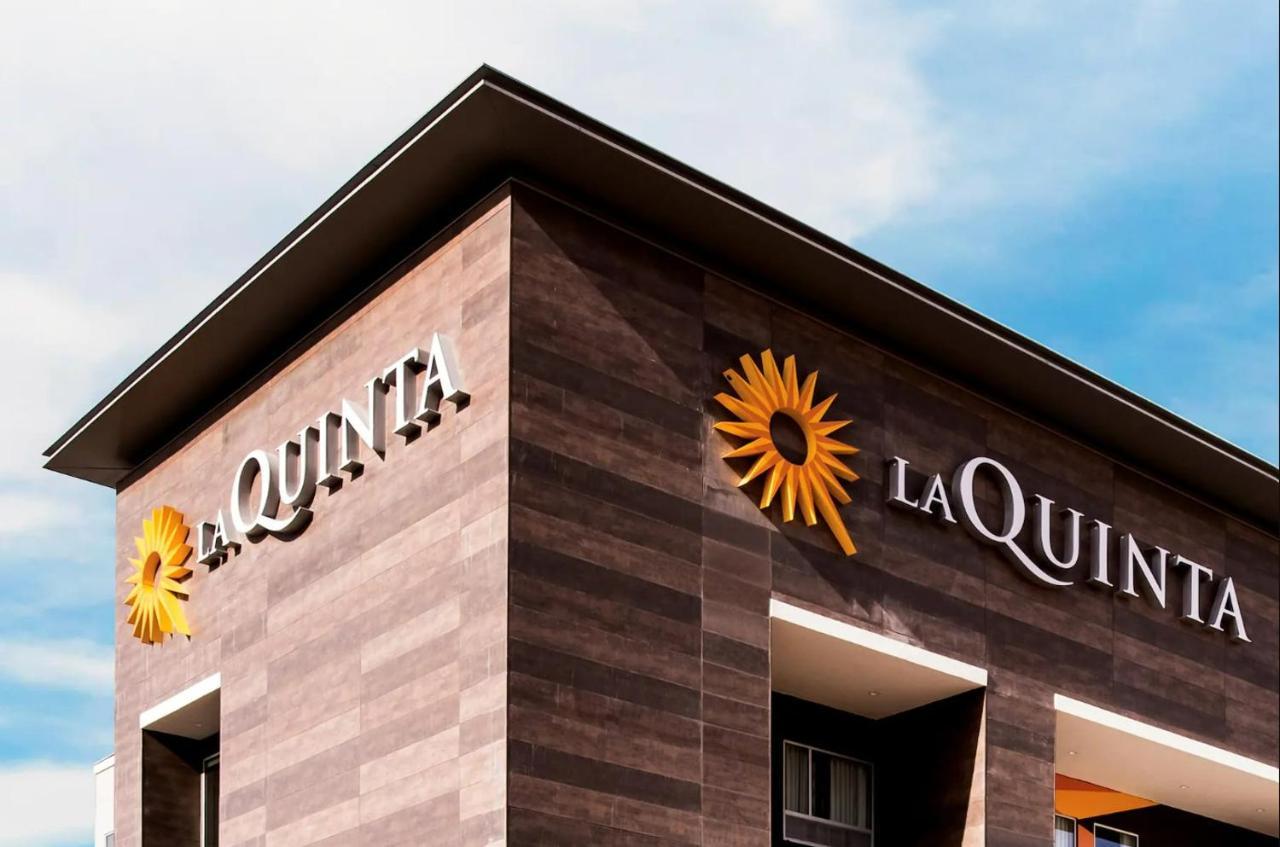 La Quinta Inn & Suites By Wyndham Del Rio Bagian luar foto