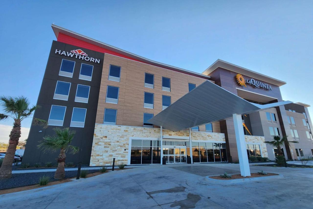 La Quinta Inn & Suites By Wyndham Del Rio Bagian luar foto