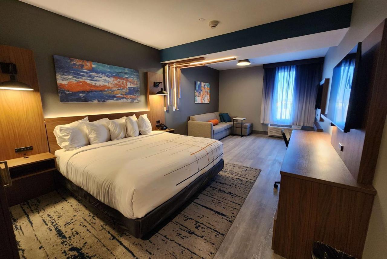La Quinta Inn & Suites By Wyndham Del Rio Bagian luar foto