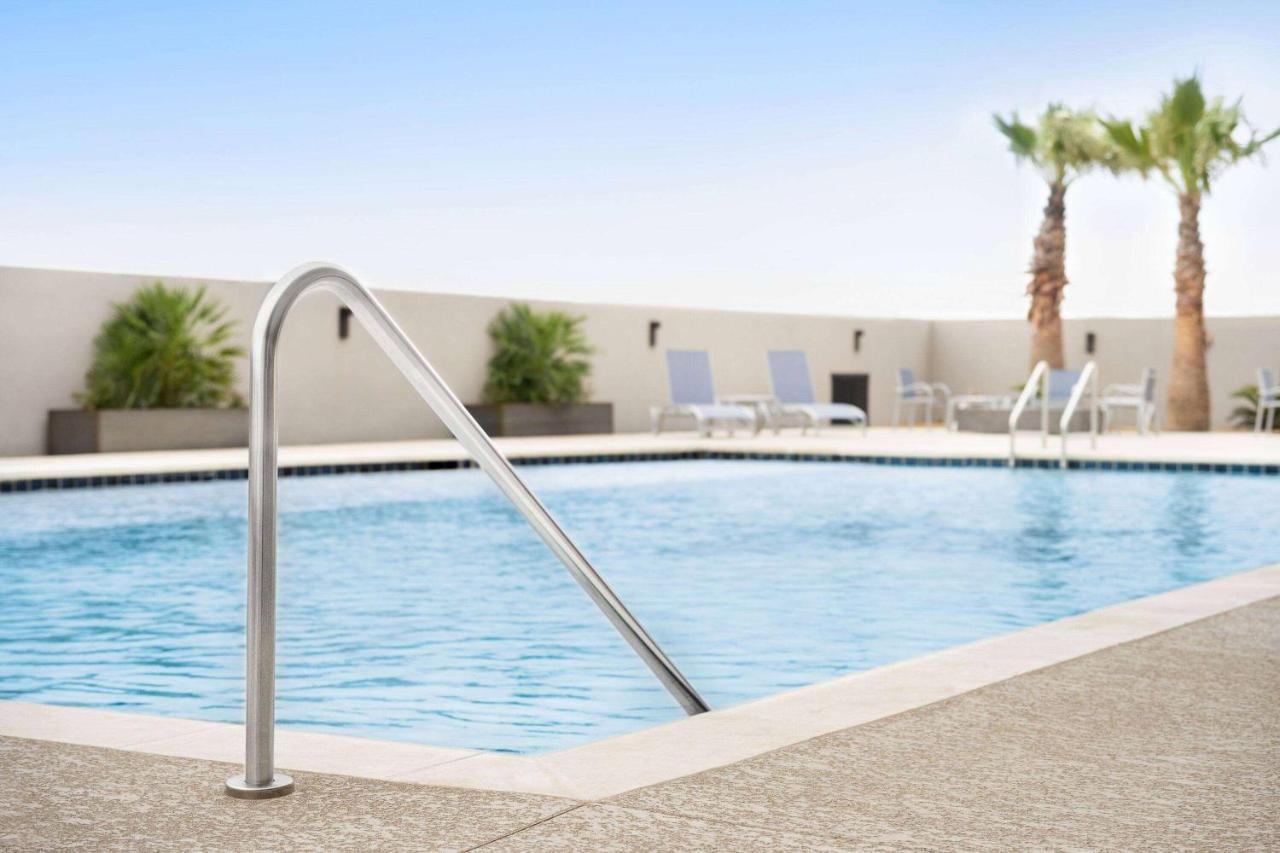 La Quinta Inn & Suites By Wyndham Del Rio Bagian luar foto