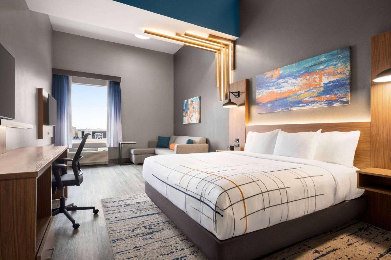 La Quinta Inn & Suites By Wyndham Del Rio Bagian luar foto