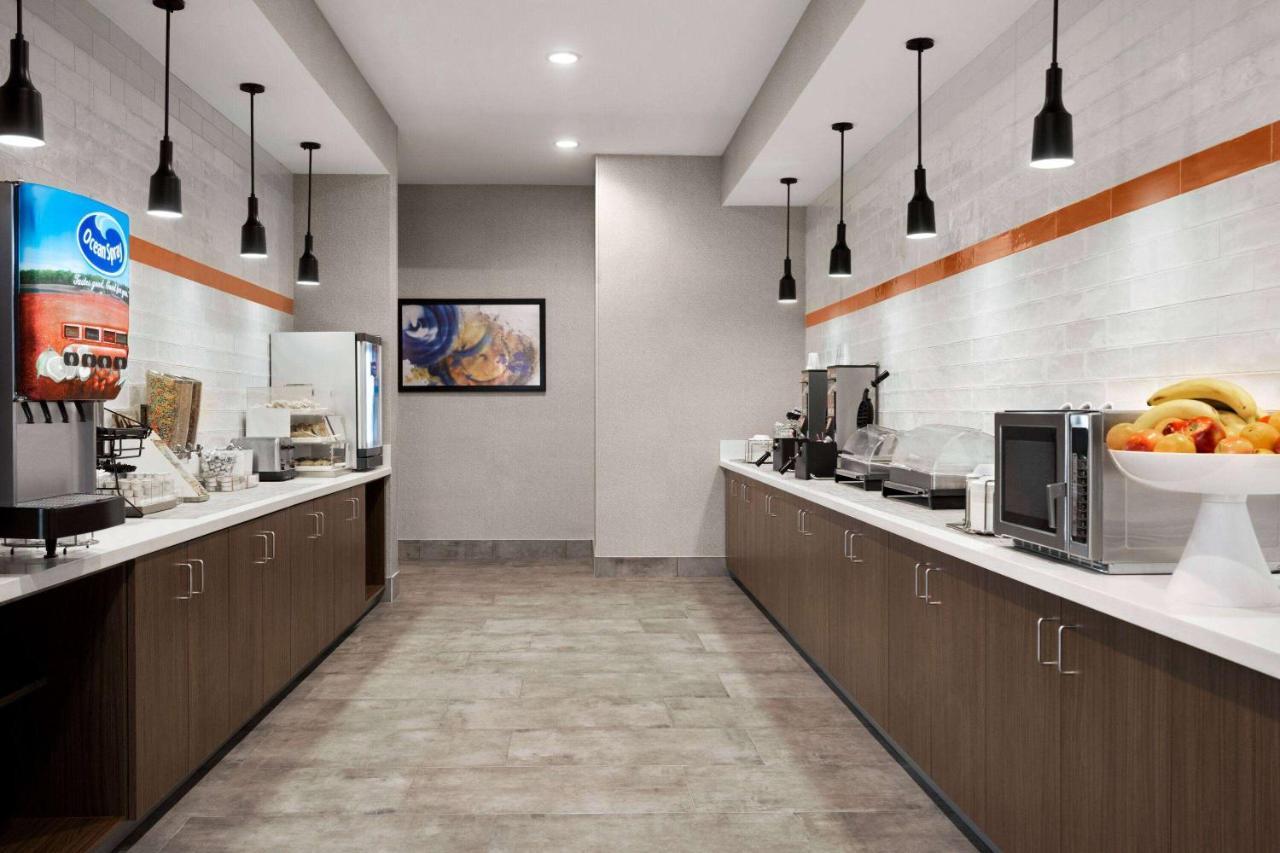 La Quinta Inn & Suites By Wyndham Del Rio Bagian luar foto