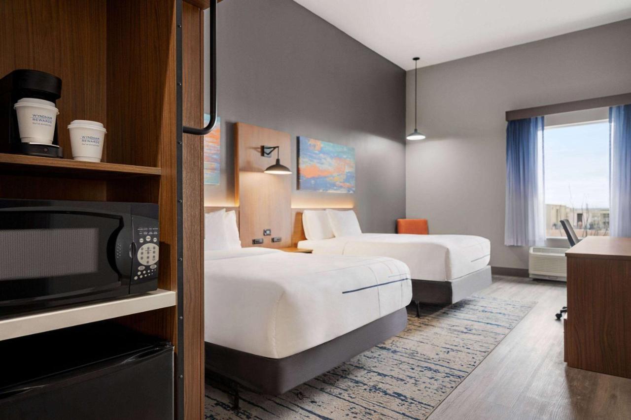 La Quinta Inn & Suites By Wyndham Del Rio Bagian luar foto