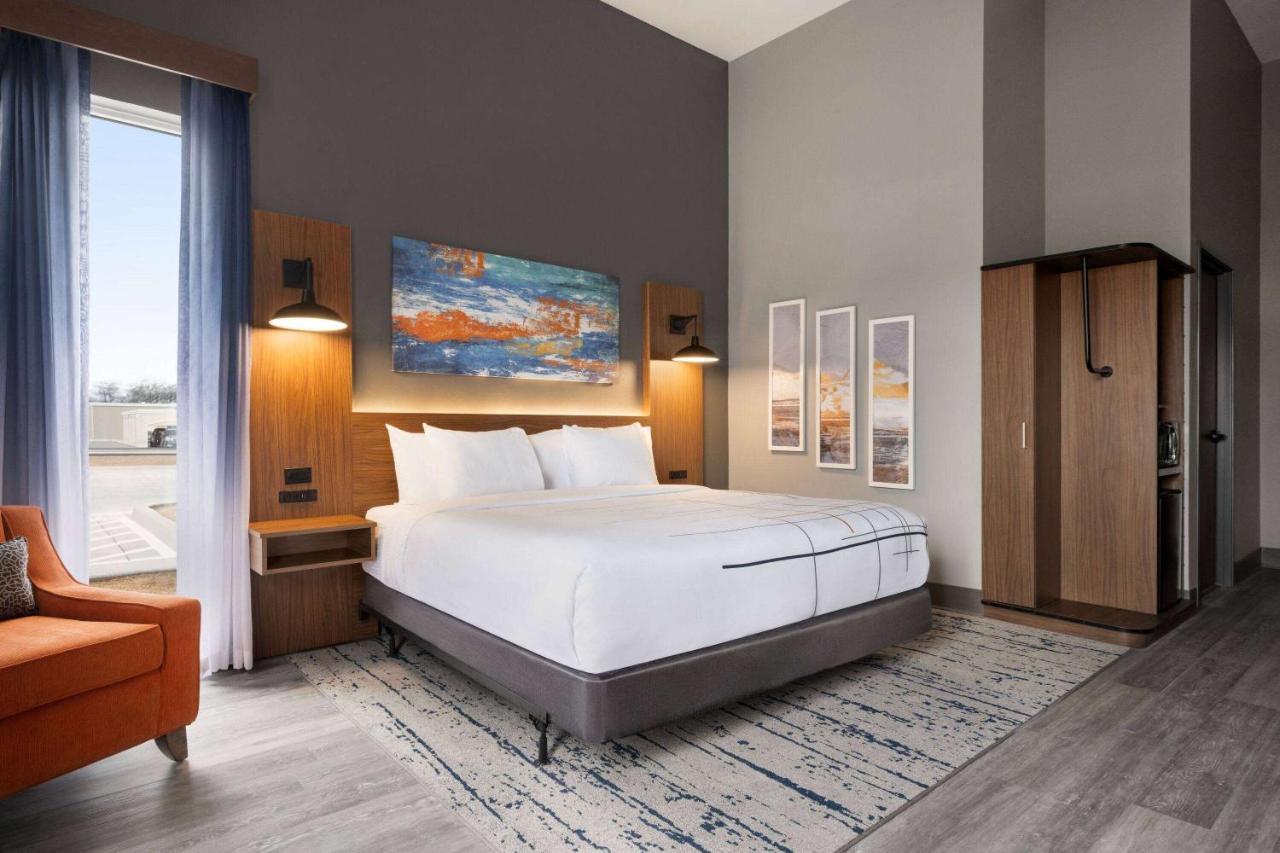 La Quinta Inn & Suites By Wyndham Del Rio Bagian luar foto