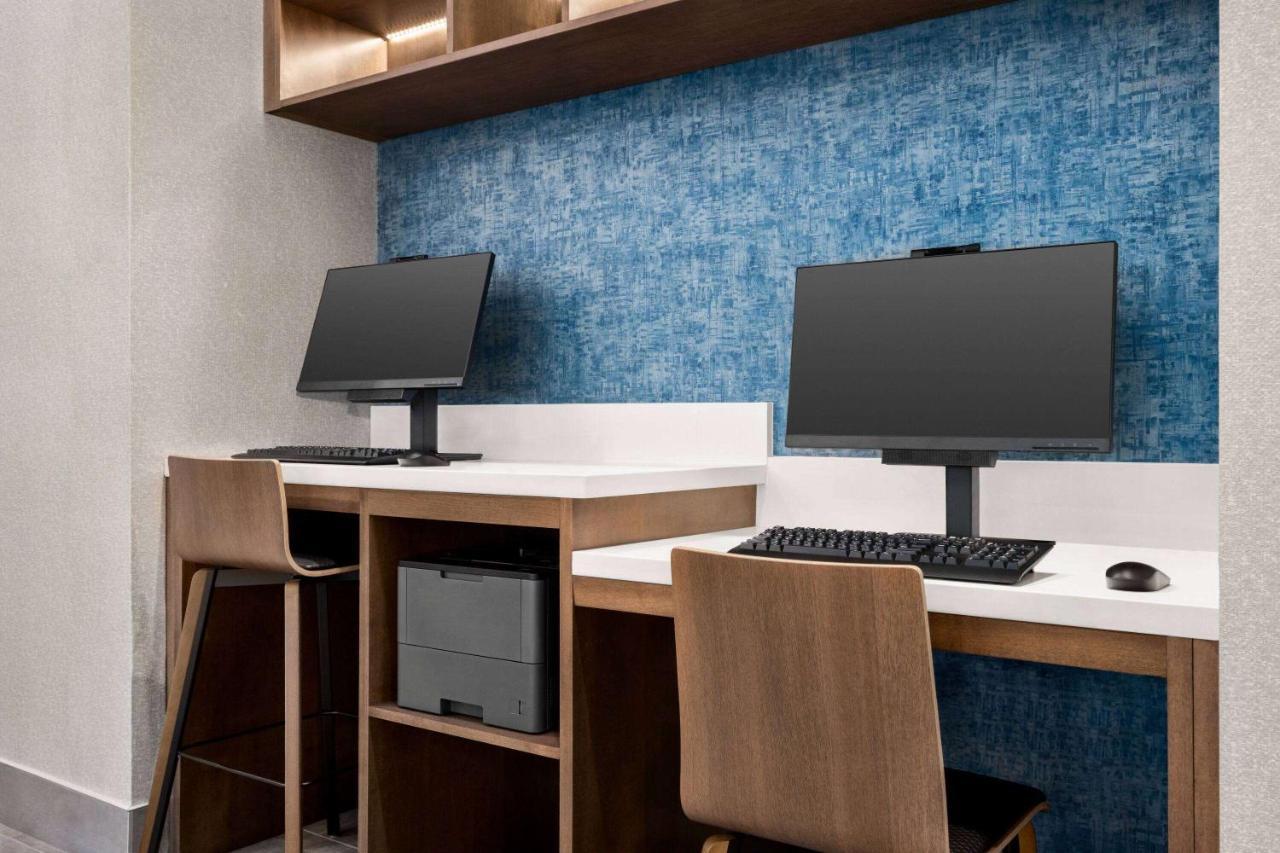 La Quinta Inn & Suites By Wyndham Del Rio Bagian luar foto