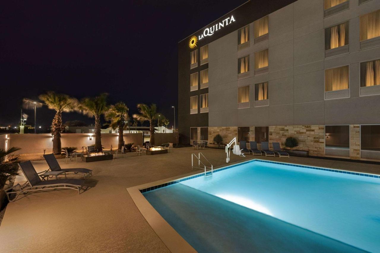 La Quinta Inn & Suites By Wyndham Del Rio Bagian luar foto
