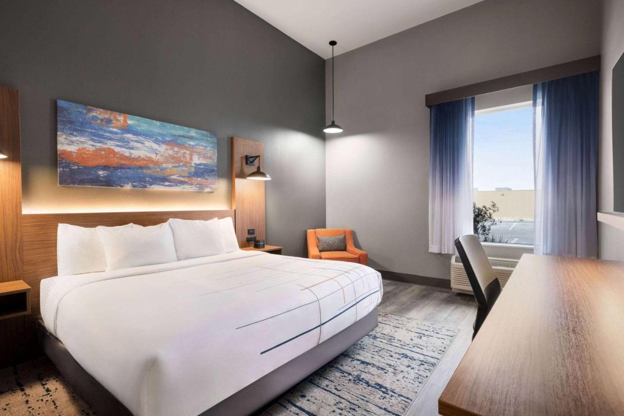 La Quinta Inn & Suites By Wyndham Del Rio Bagian luar foto