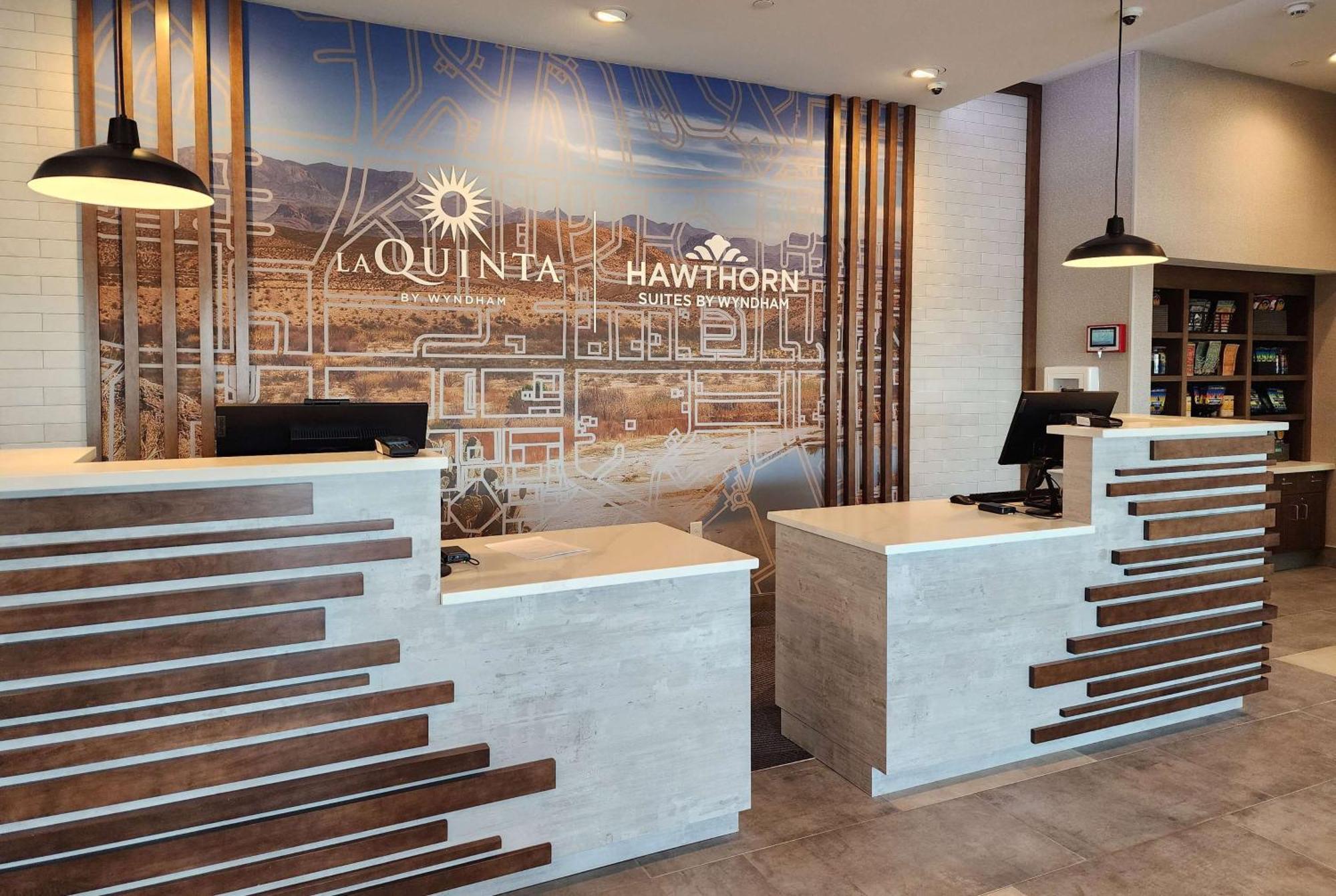 La Quinta Inn & Suites By Wyndham Del Rio Bagian luar foto
